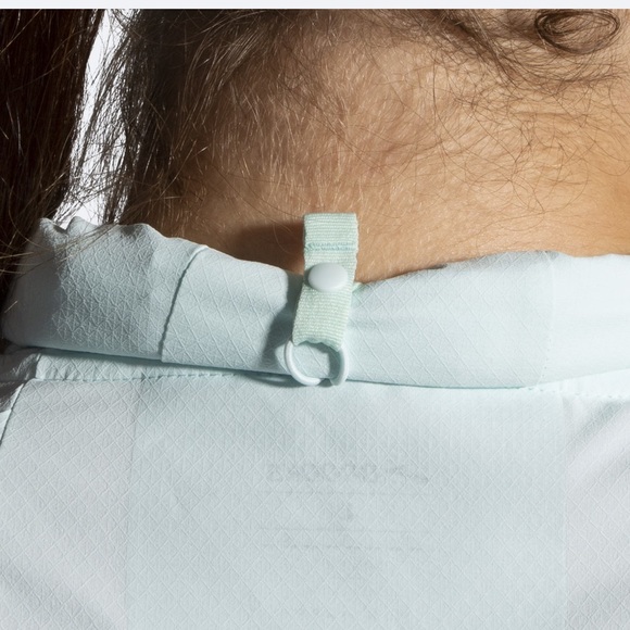 Brooks Canopy Jacket. Ice Blue. Size XSmall. EUC. - Picture 5 of 16